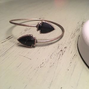 Black Arrowhead Upper Arm Cuff